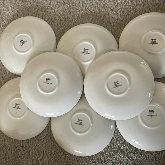 Spode Christmas Tree Tea Cups and Saucers (8) - Picture 7 of 7